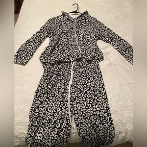 preppy and cute Anne Klein pajama set.